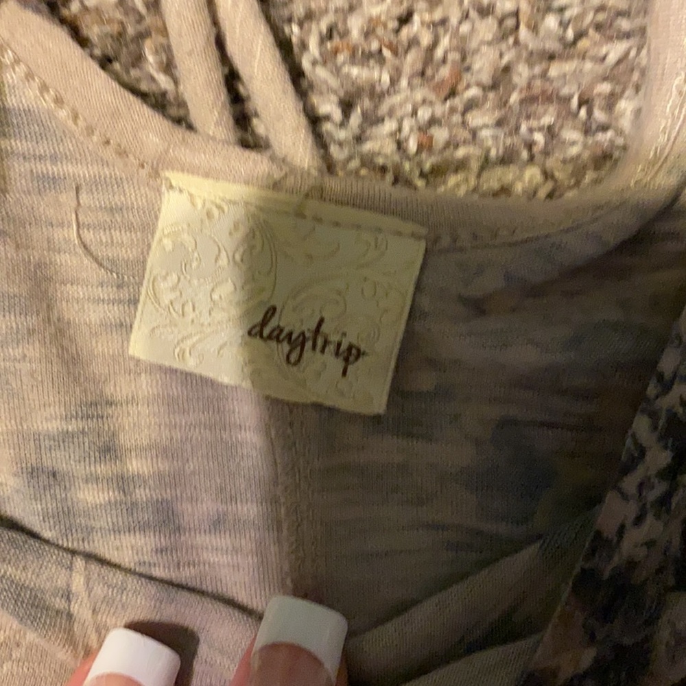 5/$25 Day trip too size medium - Picture 6 of 6